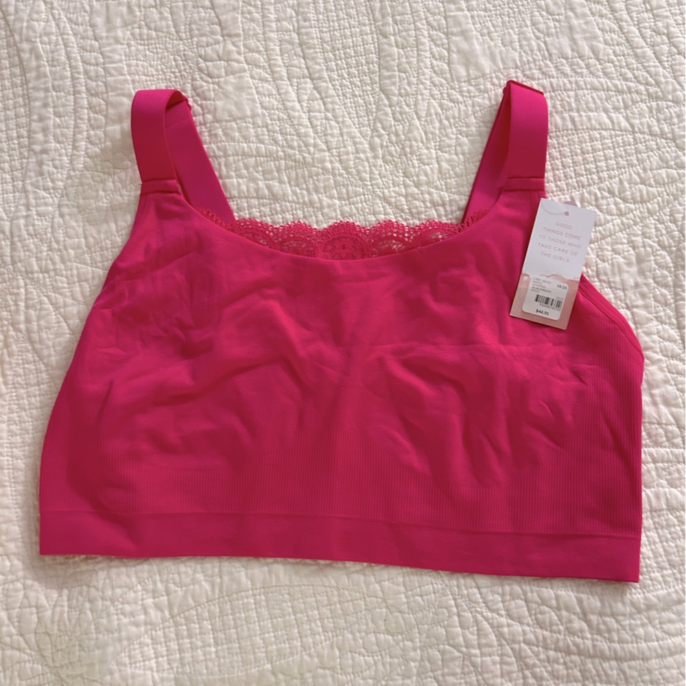 Seamless Rib Bralette - Lace
Trim Size 18/20 in Pink Yarrow. New with tags
